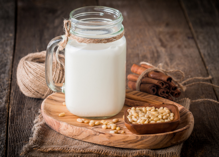 Кедровое молочко: лечебные свойства и противопоказания